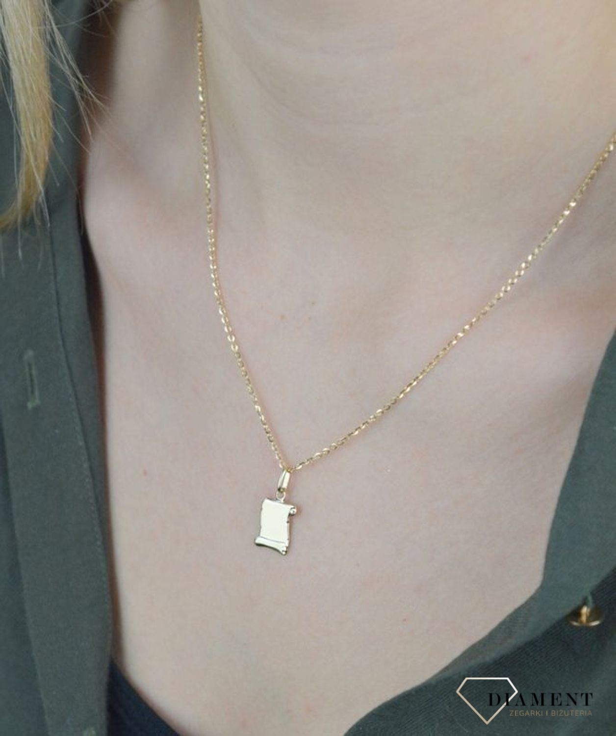 Złota zawieszka 585 nieśmiertelnik 'Papirus' z miejscem na grawer ZA 1766C. Złota zawieszka w formie papirusu. Oryginalna zawieszka doskonała na prezent dla kobiety kochającej oryginalne dodatki. Wisiorek ze złota idealnie sprawdzi s.jpg